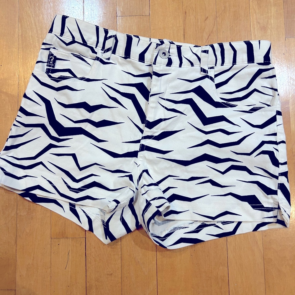 Stretch zebra print shorts by Guess size 29🔥🍉